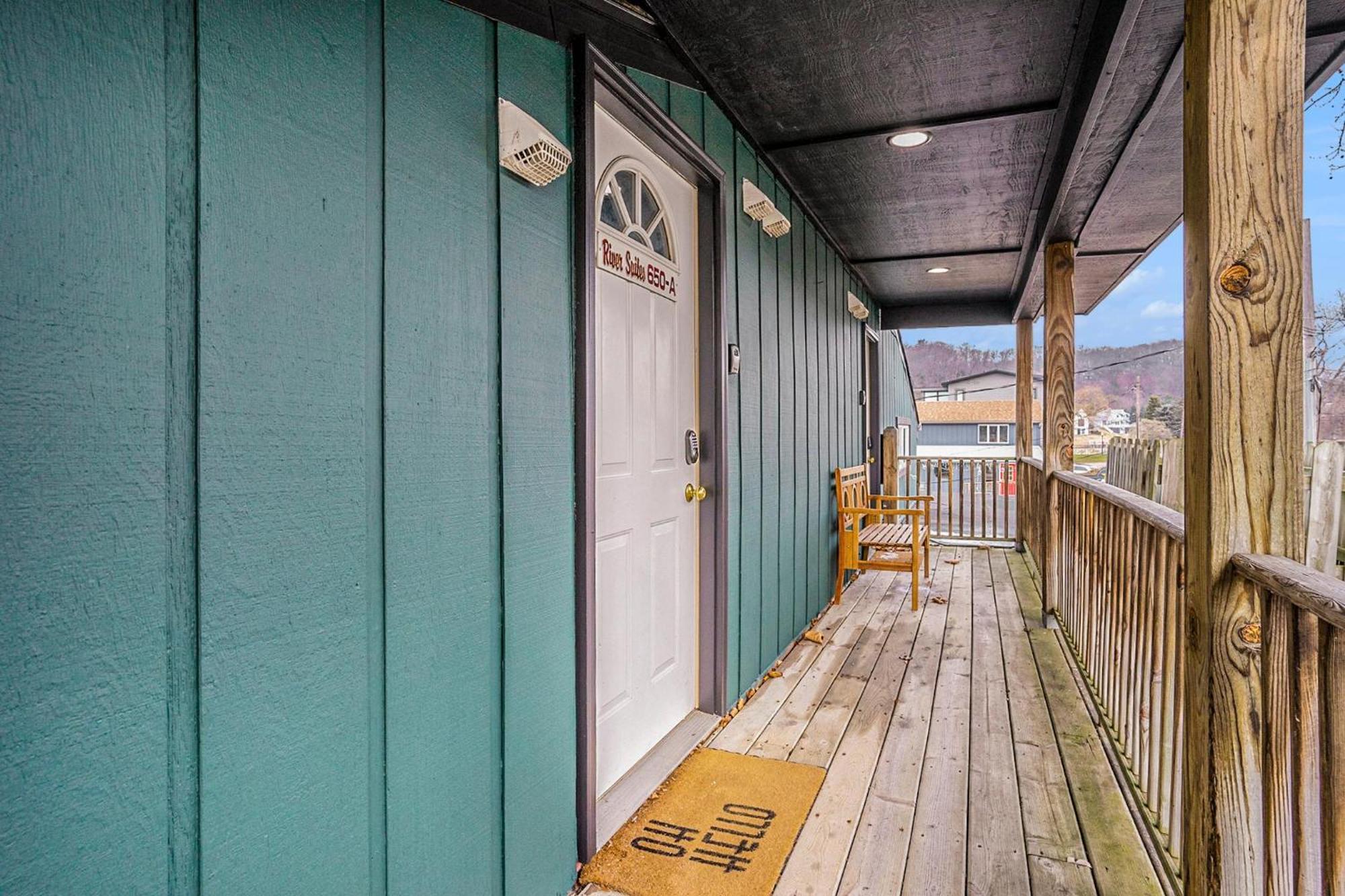 Riverside - Unit B Saugatuck