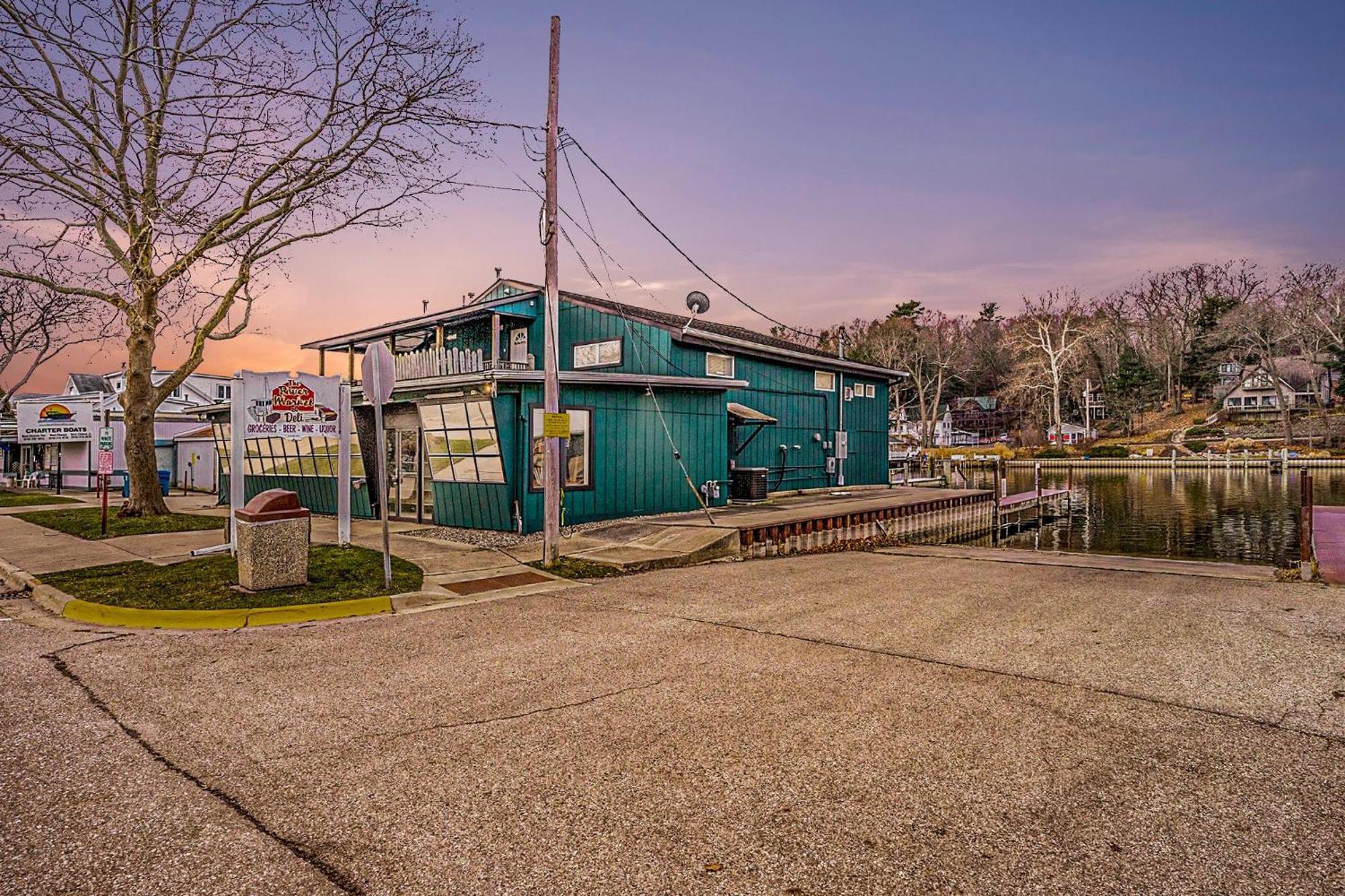 Riverside - Unit B Apartment Saugatuck